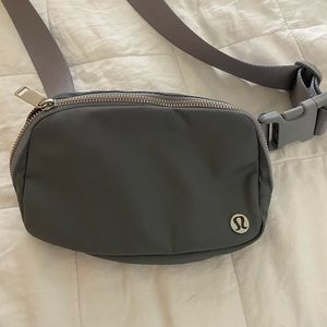 Lululemon Everywhere belt bag